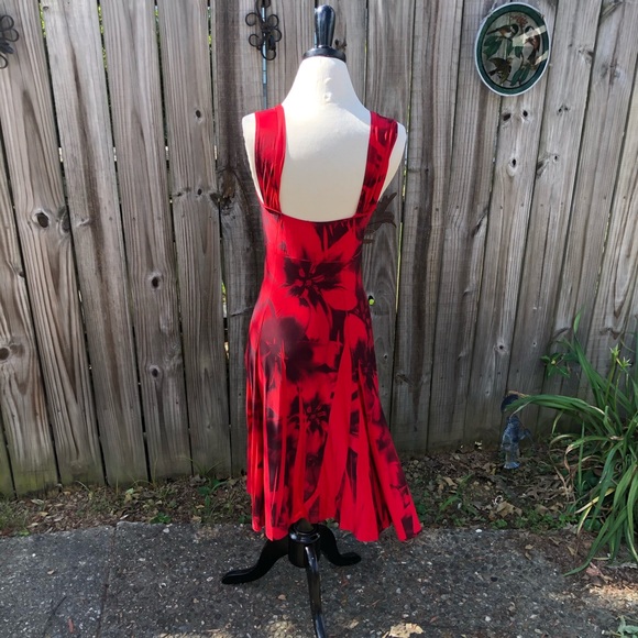 Beautiful red dress! - Picture 2 of 2